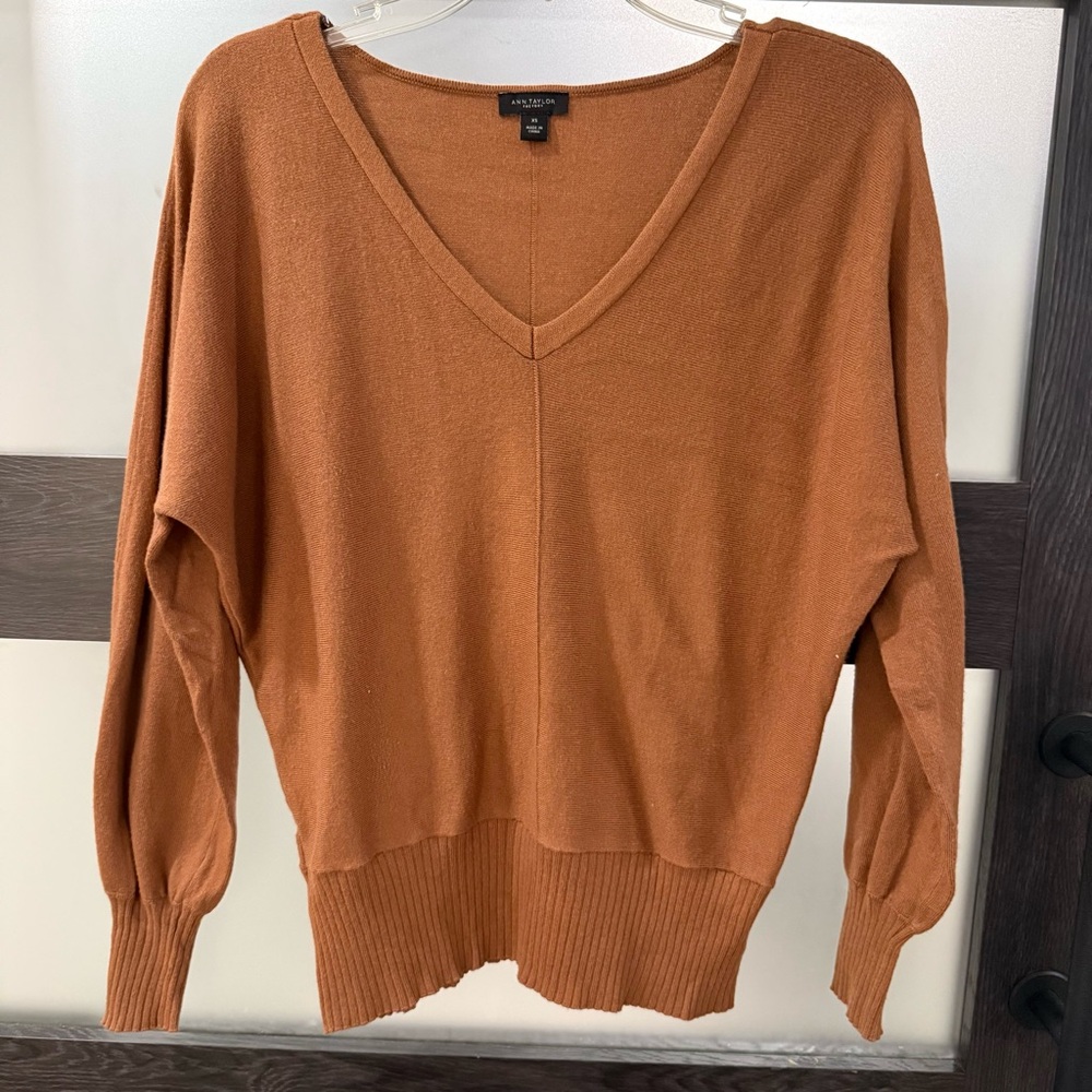 5 for $25!! Ann Taylor Factory Camel Color V Neck Sweater XS - Picture 2 of 8